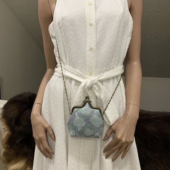 Chic Handsewn Embossed Leather Castle Shaped & Kisslock Coin Purse with Chain - Picture 3 of 15